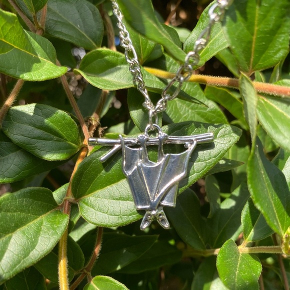 Gothic Hanging Bat Necklace Silver Tone Engraved Detailing Cute Adjustable - Picture 2 of 6